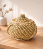 Storage bin with lid